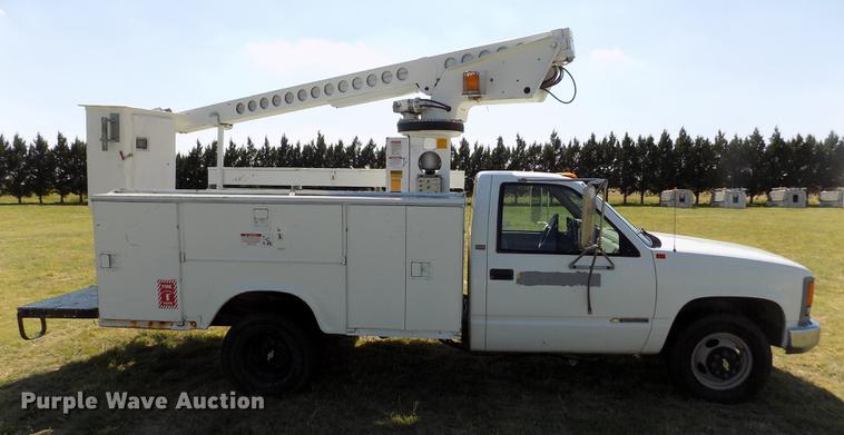 image for item DD5787 1994 Chevrolet C3500 bucket truck