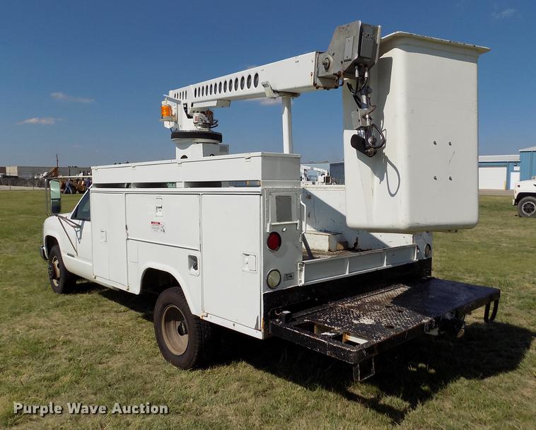 image for item DD5787 1994 Chevrolet C3500 bucket truck