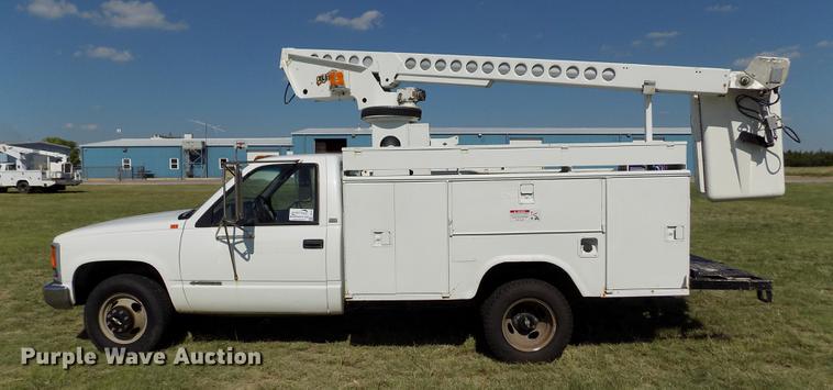 image for item DD5787 1994 Chevrolet C3500 bucket truck