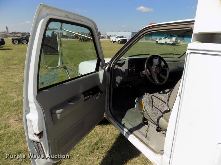 image for item DD5787 1994 Chevrolet C3500 bucket truck