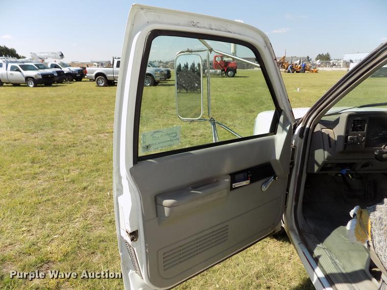 image for item DD5787 1994 Chevrolet C3500 bucket truck