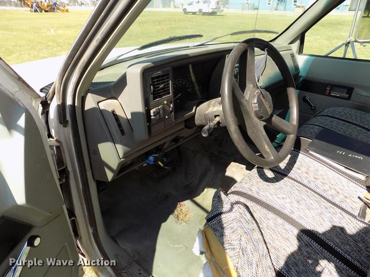 image for item DD5787 1994 Chevrolet C3500 bucket truck