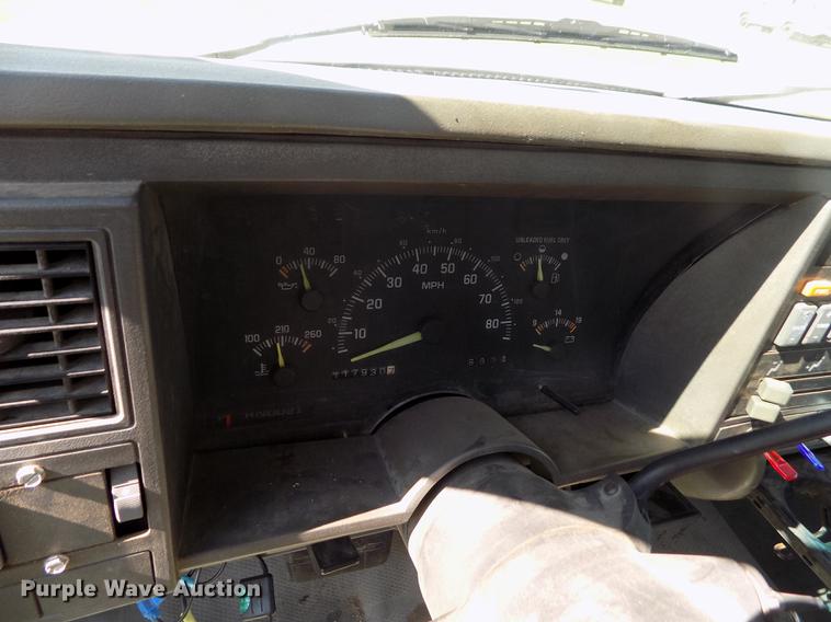 image for item DD5787 1994 Chevrolet C3500 bucket truck