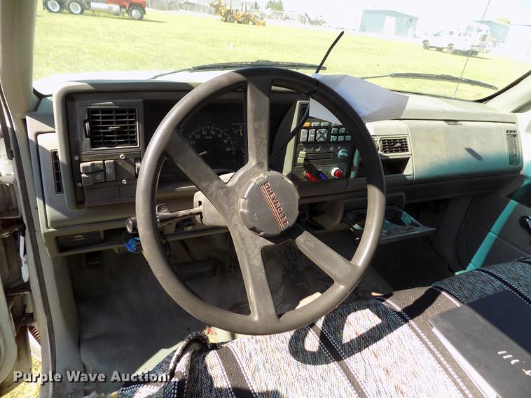 image for item DD5787 1994 Chevrolet C3500 bucket truck