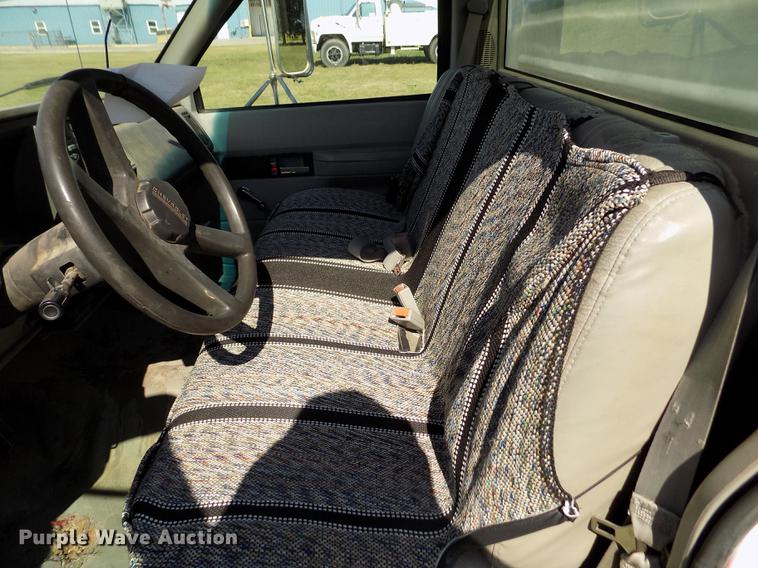 image for item DD5787 1994 Chevrolet C3500 bucket truck