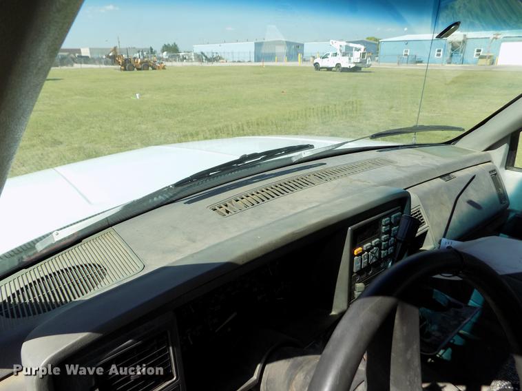 image for item DD5787 1994 Chevrolet C3500 bucket truck