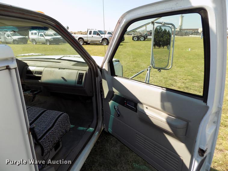 image for item DD5787 1994 Chevrolet C3500 bucket truck