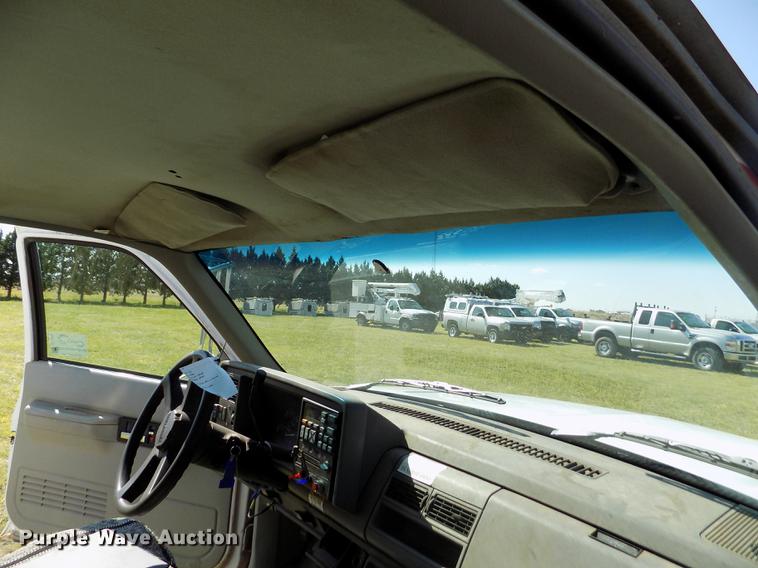 image for item DD5787 1994 Chevrolet C3500 bucket truck