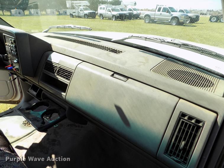 image for item DD5787 1994 Chevrolet C3500 bucket truck