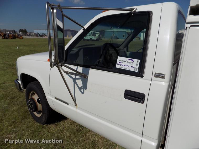 image for item DD5787 1994 Chevrolet C3500 bucket truck