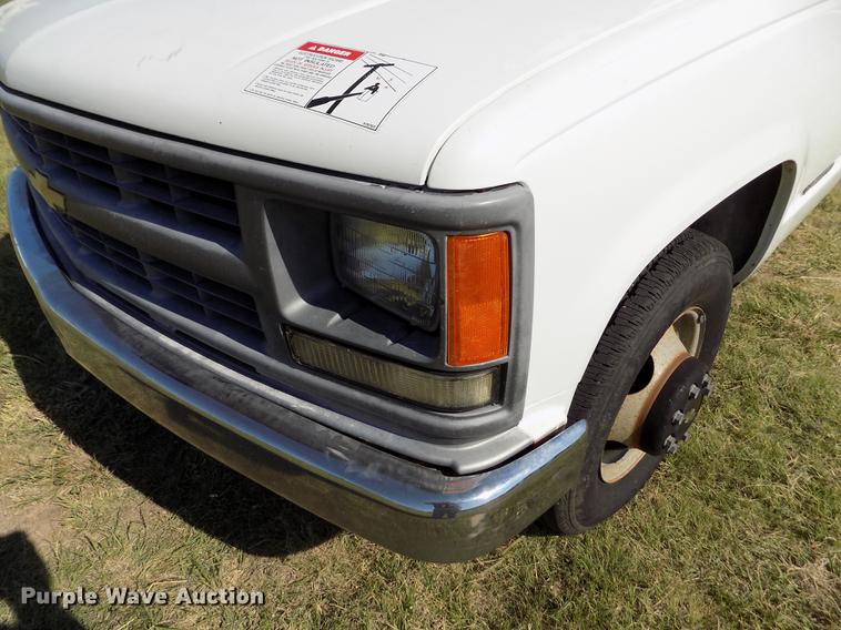 image for item DD5787 1994 Chevrolet C3500 bucket truck
