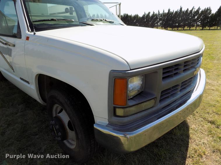 image for item DD5787 1994 Chevrolet C3500 bucket truck
