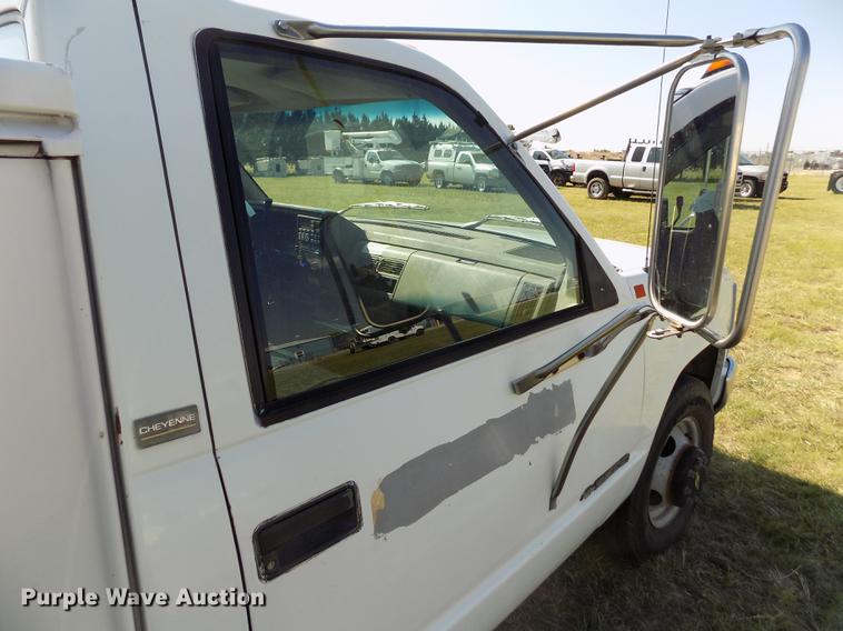 image for item DD5787 1994 Chevrolet C3500 bucket truck