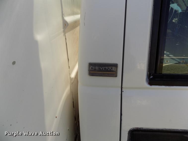 image for item DD5787 1994 Chevrolet C3500 bucket truck