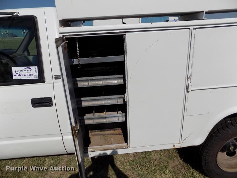 image for item DD5787 1994 Chevrolet C3500 bucket truck