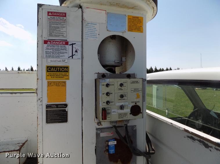 image for item DD5787 1994 Chevrolet C3500 bucket truck