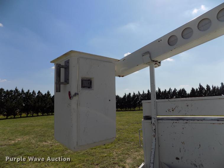 image for item DD5787 1994 Chevrolet C3500 bucket truck