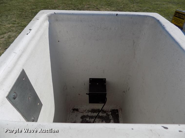 image for item DD5787 1994 Chevrolet C3500 bucket truck