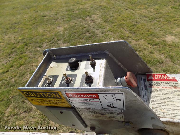 image for item DD5787 1994 Chevrolet C3500 bucket truck