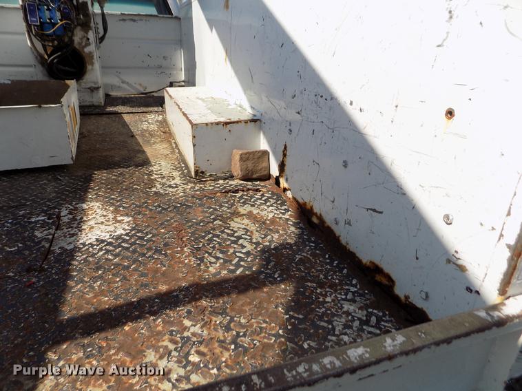 image for item DD5787 1994 Chevrolet C3500 bucket truck