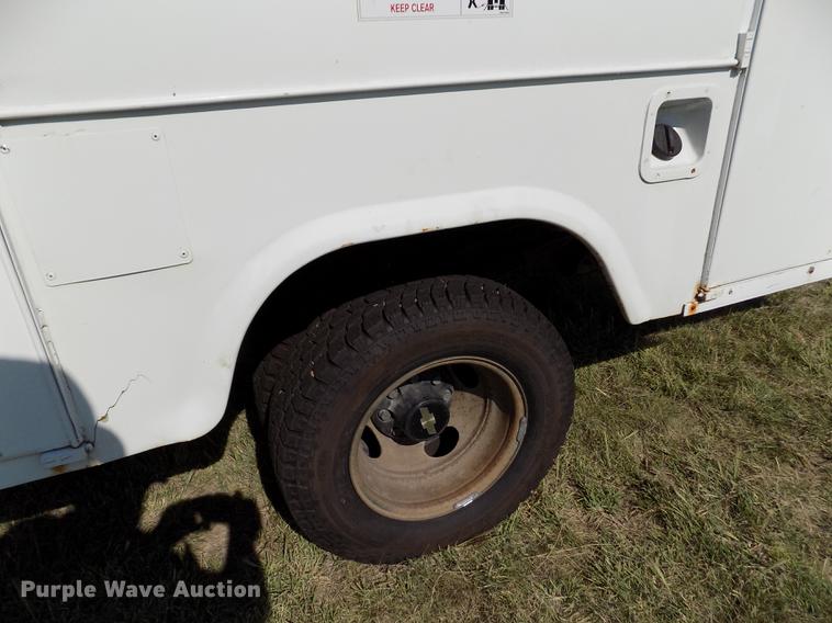 image for item DD5787 1994 Chevrolet C3500 bucket truck