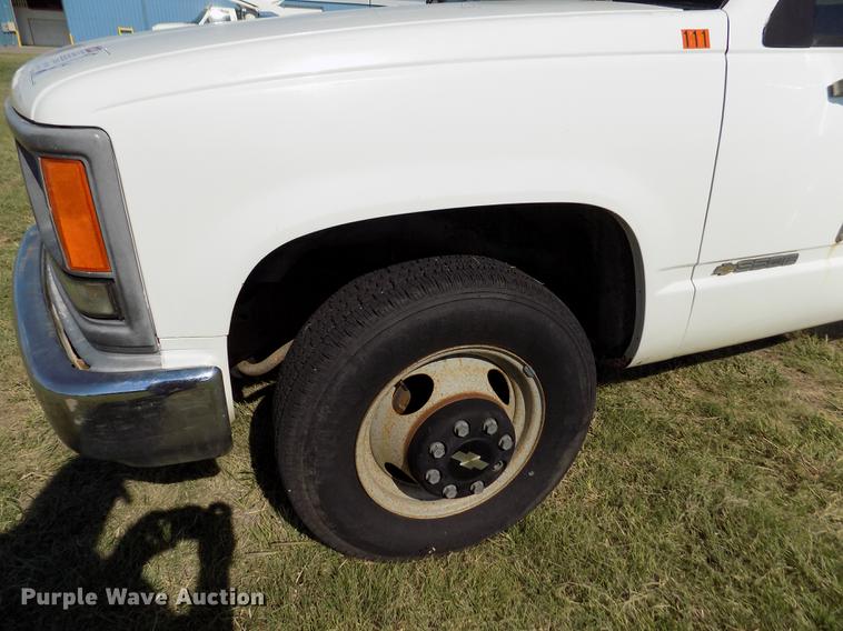 image for item DD5787 1994 Chevrolet C3500 bucket truck