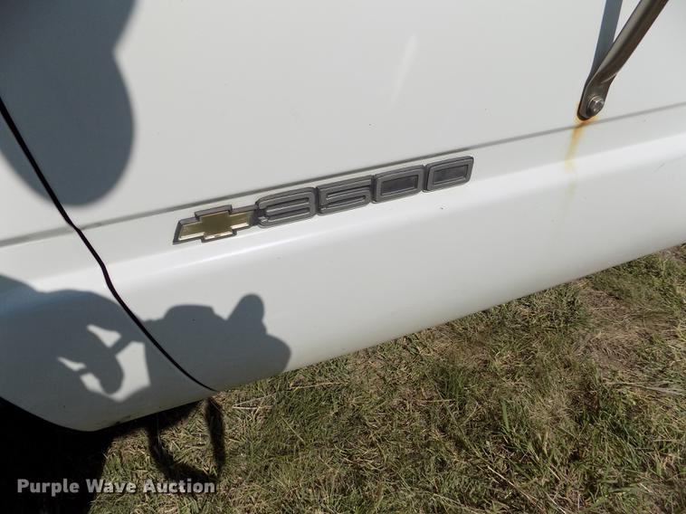 image for item DD5787 1994 Chevrolet C3500 bucket truck