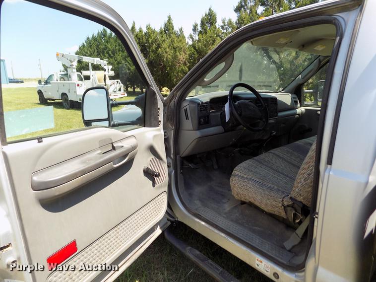 image for item DD5788 2003 Ford F550 Super Duty flatbed truck