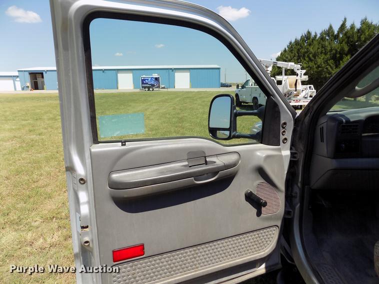 image for item DD5788 2003 Ford F550 Super Duty flatbed truck