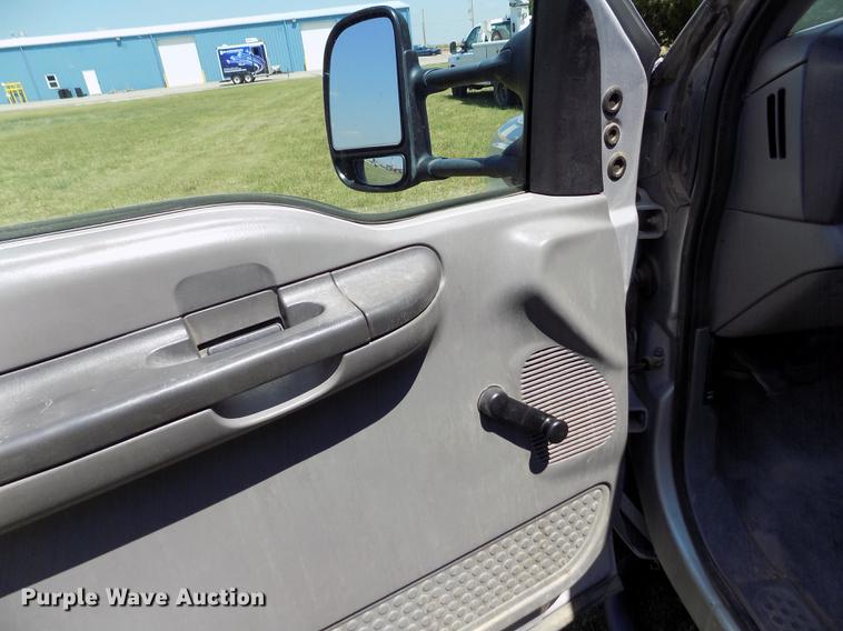 image for item DD5788 2003 Ford F550 Super Duty flatbed truck