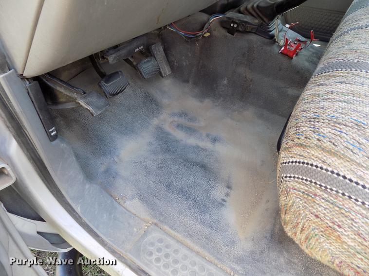 image for item DD5788 2003 Ford F550 Super Duty flatbed truck