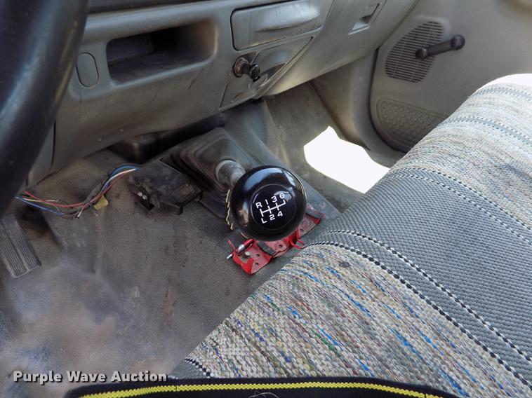 image for item DD5788 2003 Ford F550 Super Duty flatbed truck