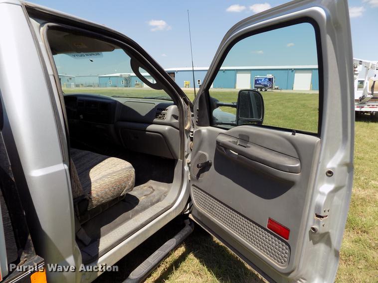 image for item DD5788 2003 Ford F550 Super Duty flatbed truck