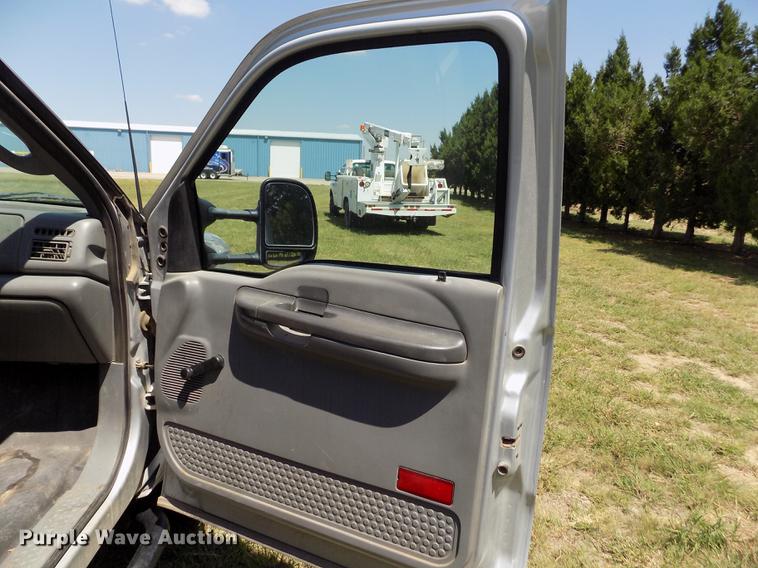 image for item DD5788 2003 Ford F550 Super Duty flatbed truck