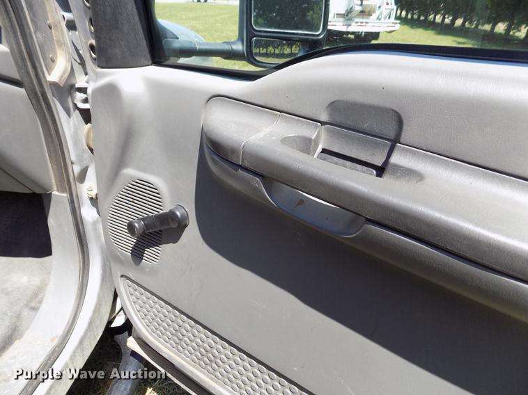 image for item DD5788 2003 Ford F550 Super Duty flatbed truck