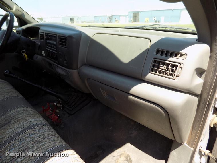 image for item DD5788 2003 Ford F550 Super Duty flatbed truck