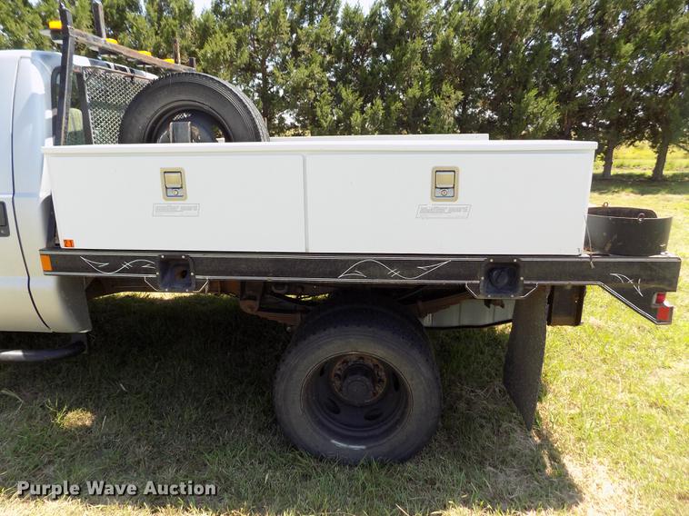 image for item DD5788 2003 Ford F550 Super Duty flatbed truck