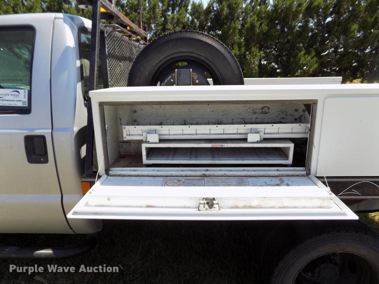 image for item DD5788 2003 Ford F550 Super Duty flatbed truck