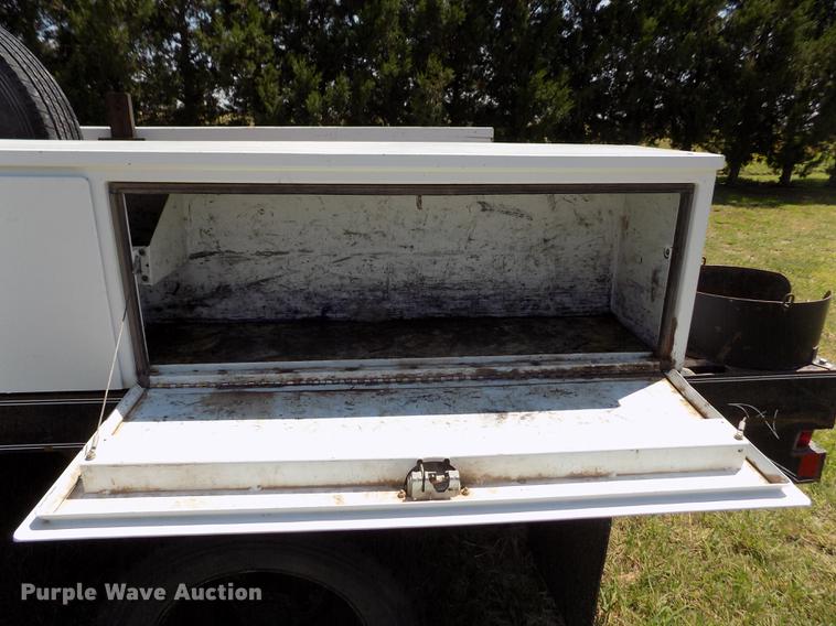 image for item DD5788 2003 Ford F550 Super Duty flatbed truck