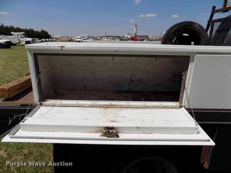 image for item DD5788 2003 Ford F550 Super Duty flatbed truck