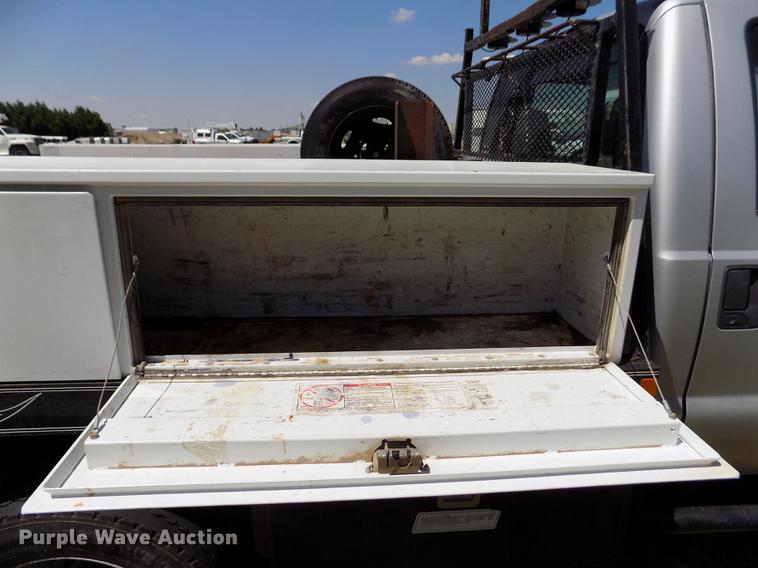 image for item DD5788 2003 Ford F550 Super Duty flatbed truck