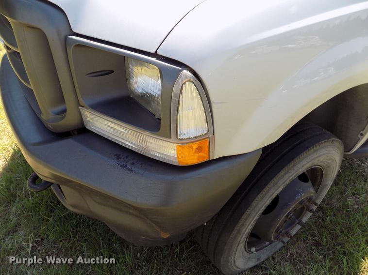image for item DD5788 2003 Ford F550 Super Duty flatbed truck