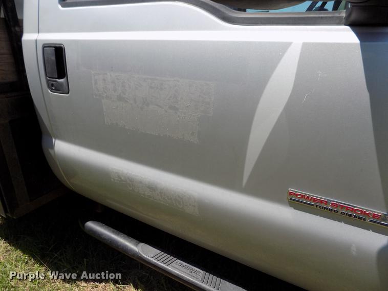 image for item DD5788 2003 Ford F550 Super Duty flatbed truck