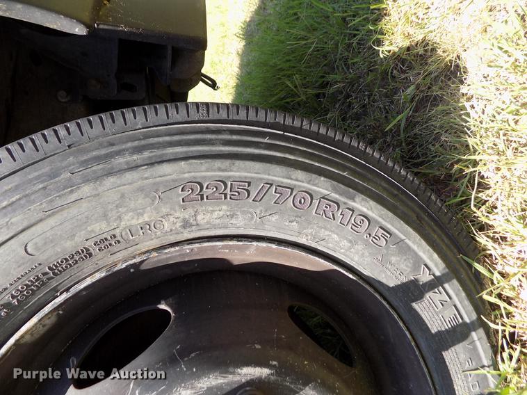 image for item DD5788 2003 Ford F550 Super Duty flatbed truck