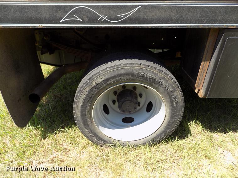 image for item DD5788 2003 Ford F550 Super Duty flatbed truck