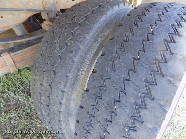 image for item DD5788 2003 Ford F550 Super Duty flatbed truck