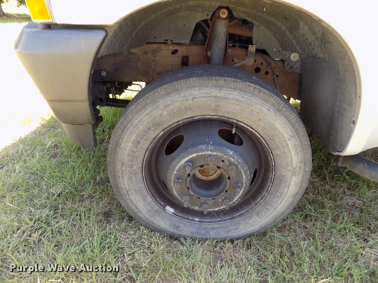 image for item DD5788 2003 Ford F550 Super Duty flatbed truck