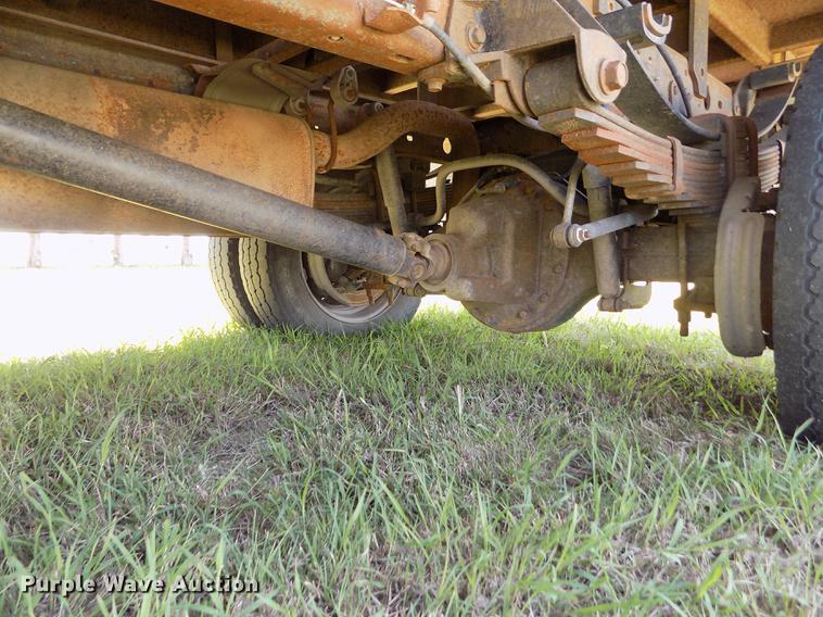 image for item DD5788 2003 Ford F550 Super Duty flatbed truck