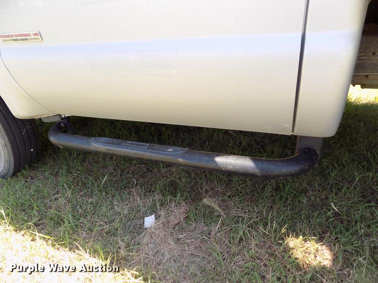 image for item DD5788 2003 Ford F550 Super Duty flatbed truck