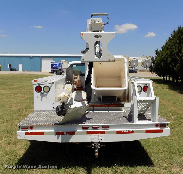 image for item DD5789 2004 Ford F450 Super Duty XL bucket truck